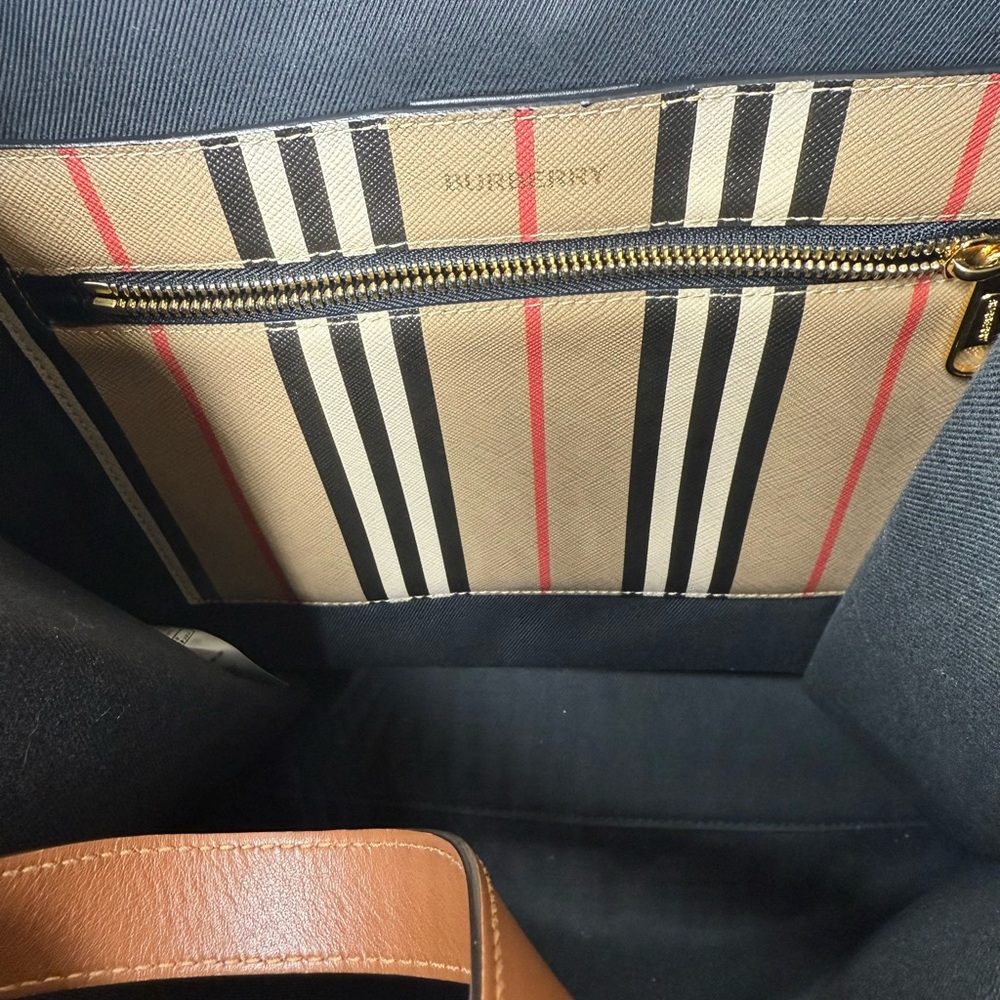 Authentic Burberry Icon Stripe E-Canvas Portrait Tote bag - Picture 14 of 16